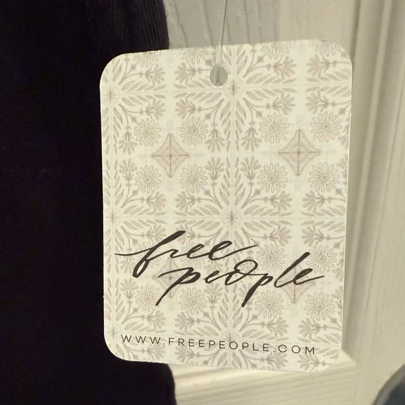 NWT We The Free The Perfect Tee Cropped Raw Hem Black Extra Large - Picture 8 of 11